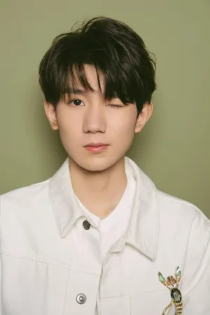 王源TFBOYS成员眨眼