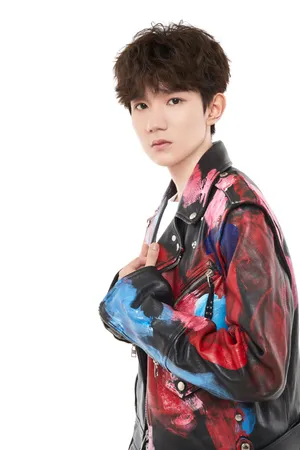 王源TFBOYS成员混色服装