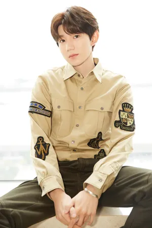 王源TFBOYS成员海军服_1