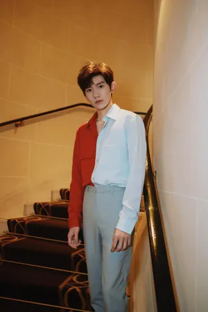 王源TFBOYS成员楼梯