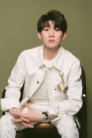 王源TFBOYS成员懵懂小眼神