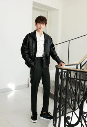 王源TFBOYS成员全身照霸气