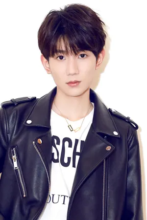 王源TFBOYS成员2019写真