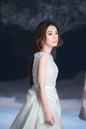 SHE组合田馥甄Hebe白色裙子