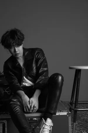 BTS防弹少年团郑号锡黑白照