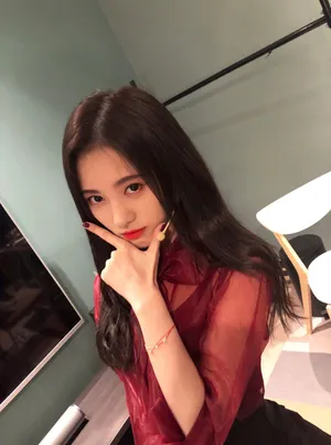 鞠婧祎自拍