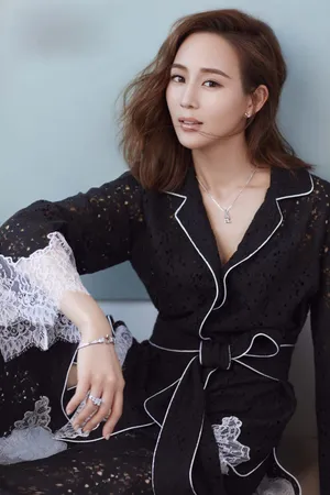 张钧甯黑色服装_1