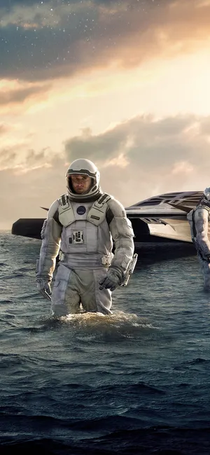 穿越宇宙宇航员降落未知星球的
