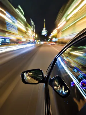夜景中的跑车_1