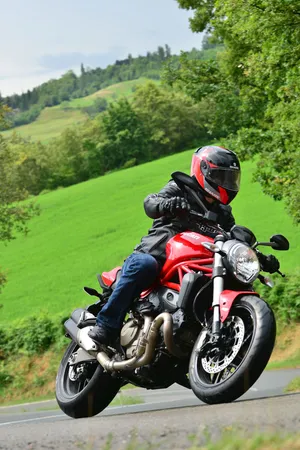 杜卡迪Ducati-Monster-821红色小怪兽