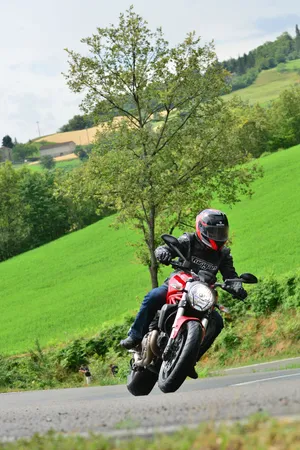 杜卡迪Ducati-Monster-821北欧风景第1张