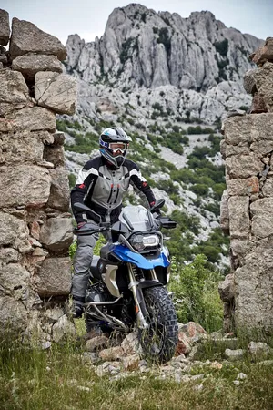宝马水鸟2017款-BMW-R1200GS-Rallye-攀岩