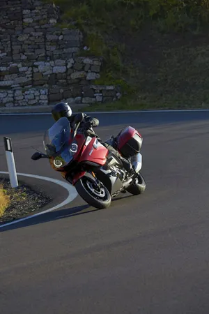 宝马BMW-K1600GT压弯第1张