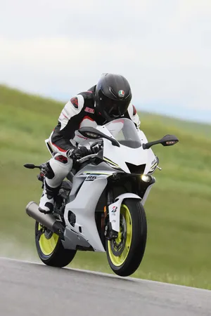 2017款雅马哈-Yamaha-YZF-R6白色款第1张
