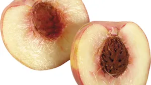 新鲜味美的桃子图片_5