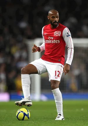 蒂埃里·亨利（Thierry Henry）控球12号