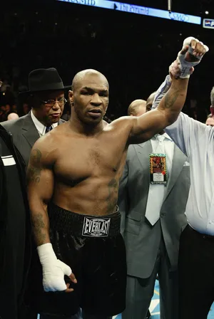 迈克·泰森（Mike Tyson）重量级拳王获得冠军