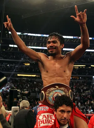 曼尼·帕奎奥（Manny Pacquiao）经纪人背着庆功_1