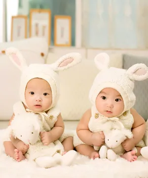 婴儿 双胞胎 哥哥 妹妹 兄弟姐妹