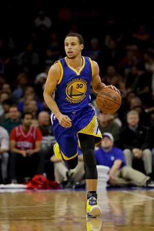 NBA篮球明星勇士队斯蒂芬库里运球