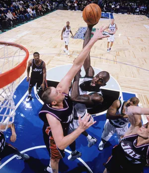 NBA篮球明星凯尔特队凯文·加内特高强度对抗