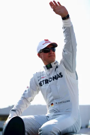 F1方程式赛车手车王迈克尔·舒马赫挥手