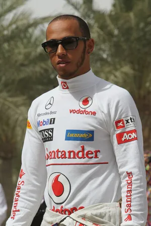 F1方程式赛车手刘易斯·汉密尔顿（Lewis Hamilton)新加坡站