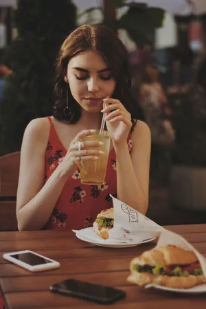美女 饮料 美食