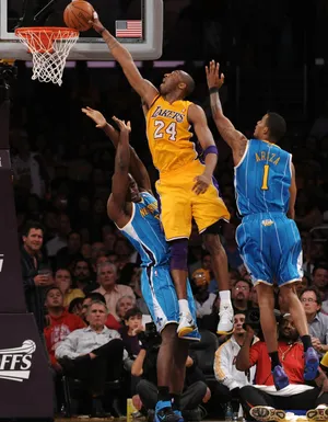 篮球明星NBA湖人队科比·布莱恩特Kobe篮球强行扣篮