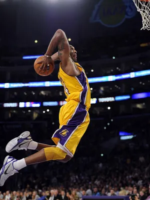 篮球明星NBA湖人队科比·布莱恩特Kobe扣篮姿势