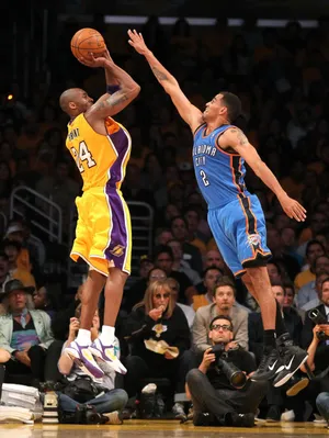 篮球明星NBA湖人队科比·布莱恩特Kobe对阵雷霆