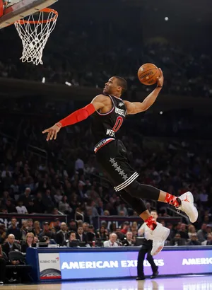 NBA篮球明星韦少拉塞尔威斯布鲁克暴力扣篮