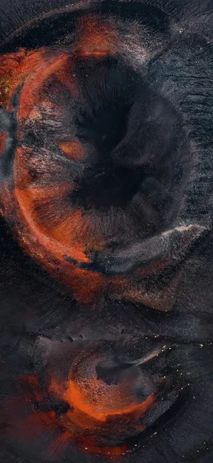 黑色的沙漏类似火山口的