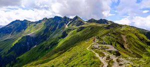 山峰山顶风景图片