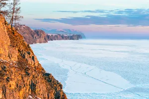 海岸岩石大海图片