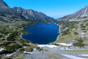 山谷蔚蓝湖泊图片_1