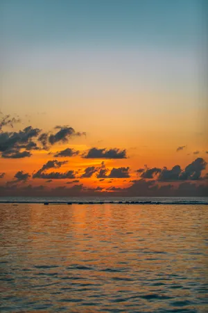 海上日落火烧云图片
