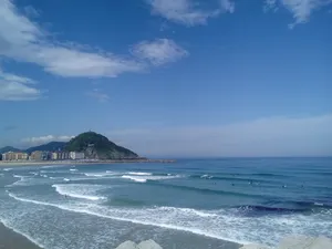 蓝天白云大海风景图片