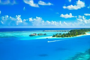 风平浪静的海面图片