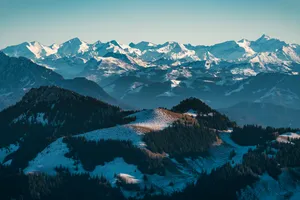 冬季巍峨雪山摄影图片第1张