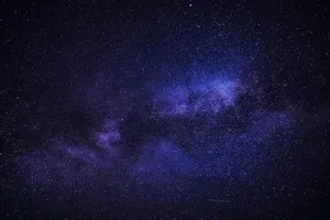 紫色璀璨星空图片