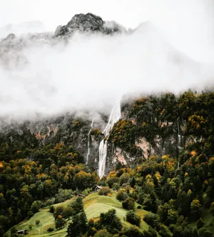 山雾缭绕山峰瀑布图片第1张