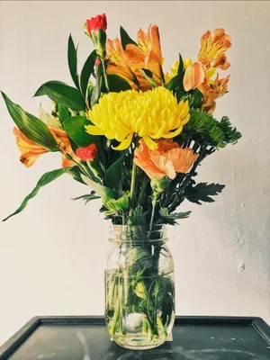透明玻璃花瓶插花图片