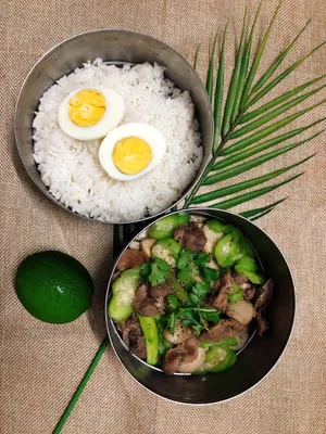 米饭和炒菜图片