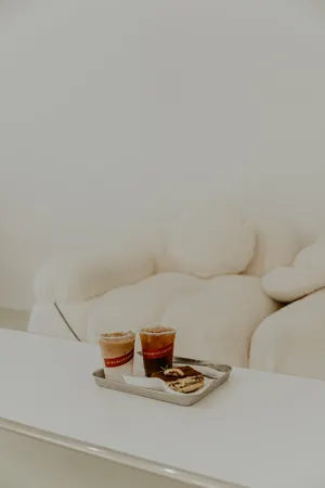 奶茶和蛋糕图片