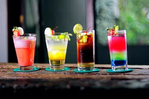五彩的鸡尾酒图片_1