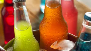 凉爽好喝的碳酸饮料图片_1