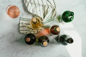 红酒香槟酒瓶图片第1张