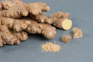辛辣新鲜的生姜图片