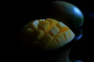 新鲜成熟青芒果图片_1